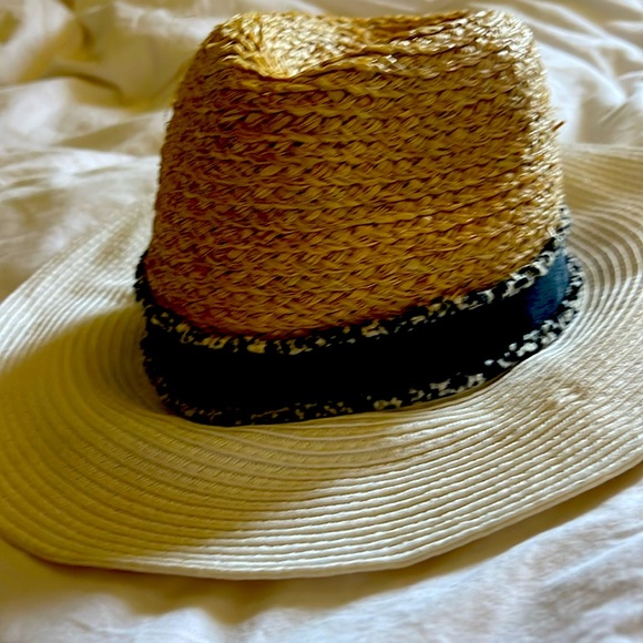 H&M woven beach/pool hat with floppy brim - Picture 2 of 4
